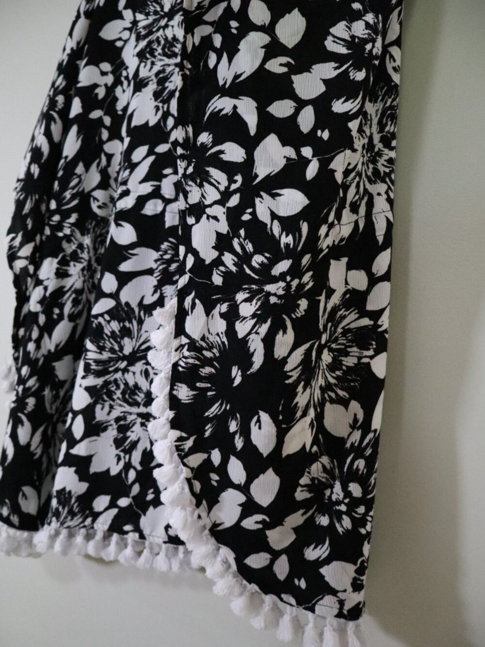 Black and White Floral Swimsuit Cover Up with Tassels, Susan Graver size M - Picture 5 of 7